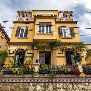 villa-alicia-guest-house.hotelsinnerja.org/